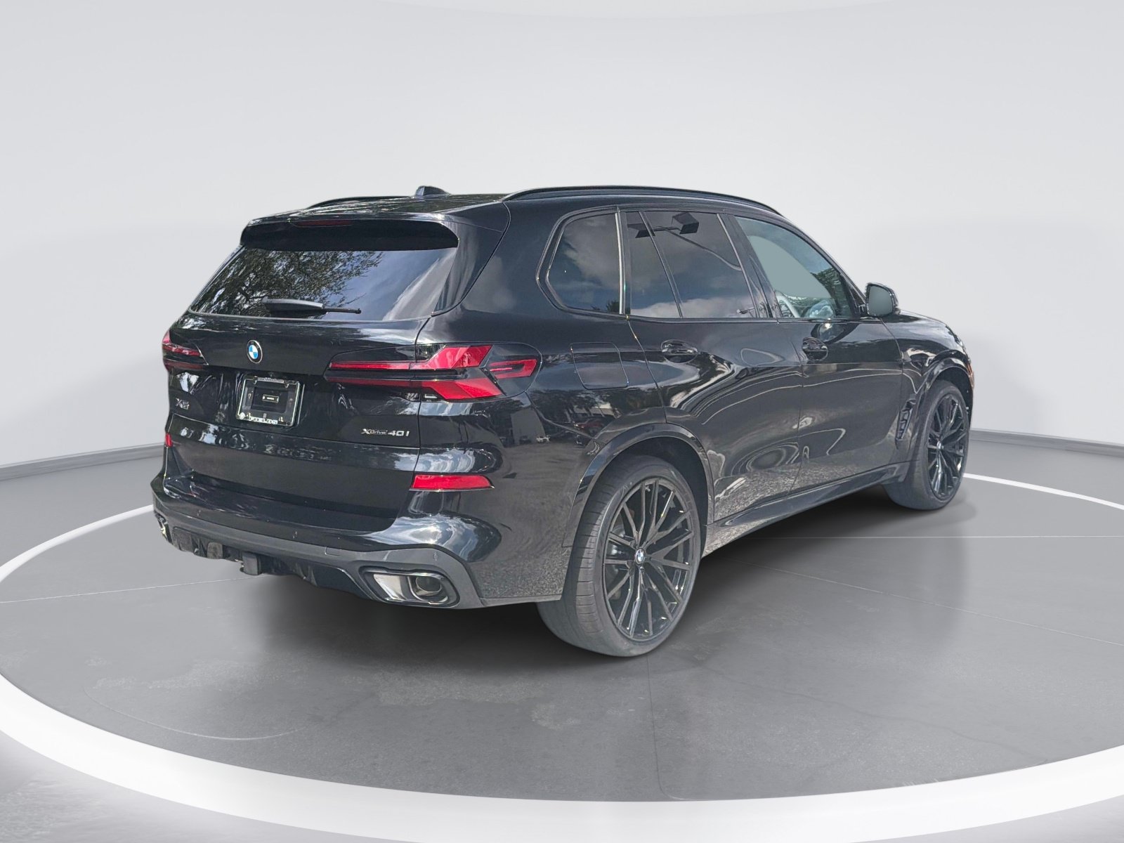 New 2026 BMW X5 xDrive40i w/ M Sport Package AWD/4WD image 3