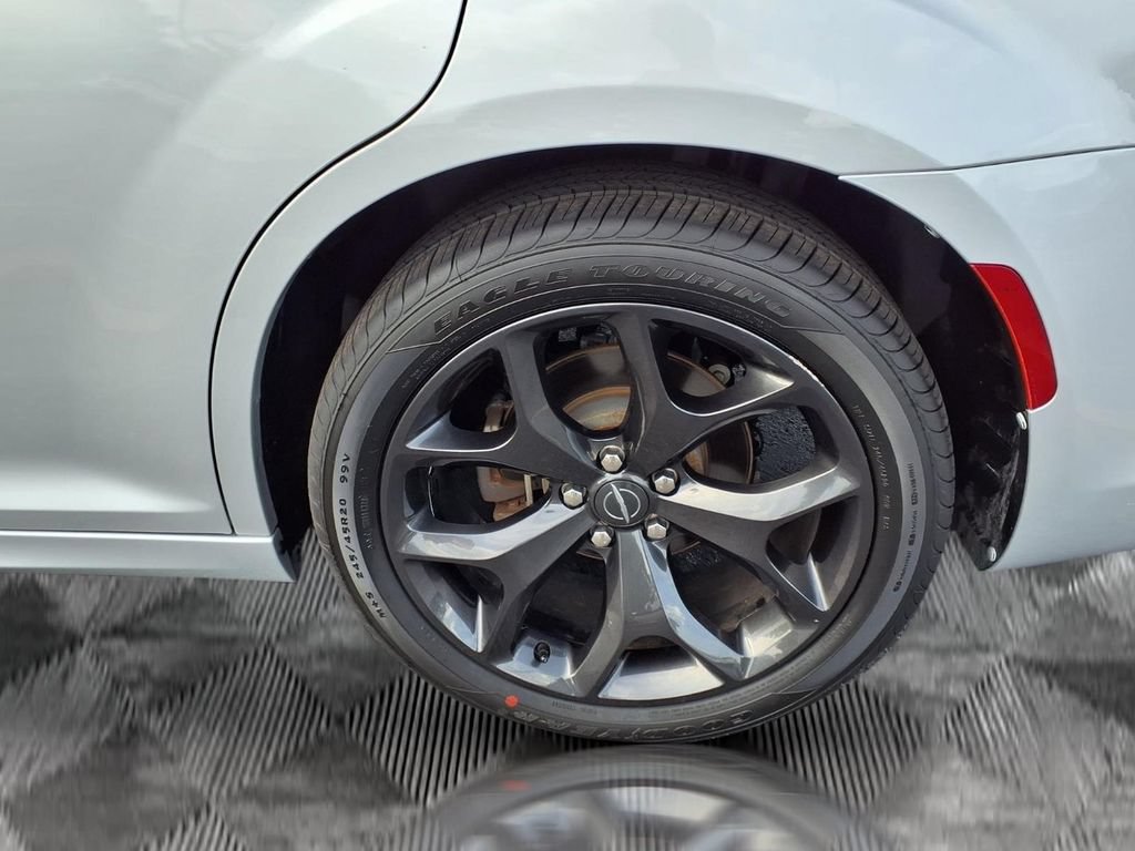 Used 2021 Chrysler 300 Touring L RWD image 24