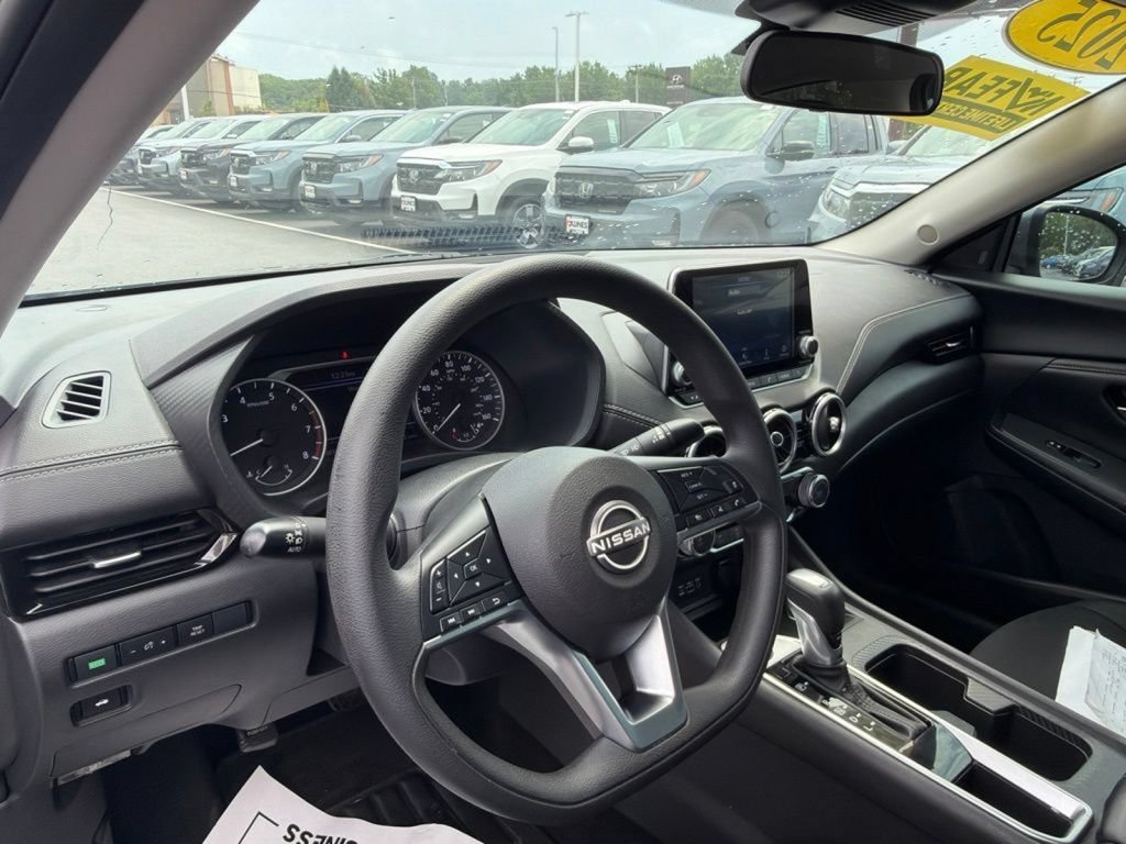 Used 2025 Nissan Sentra SV FWD image 15