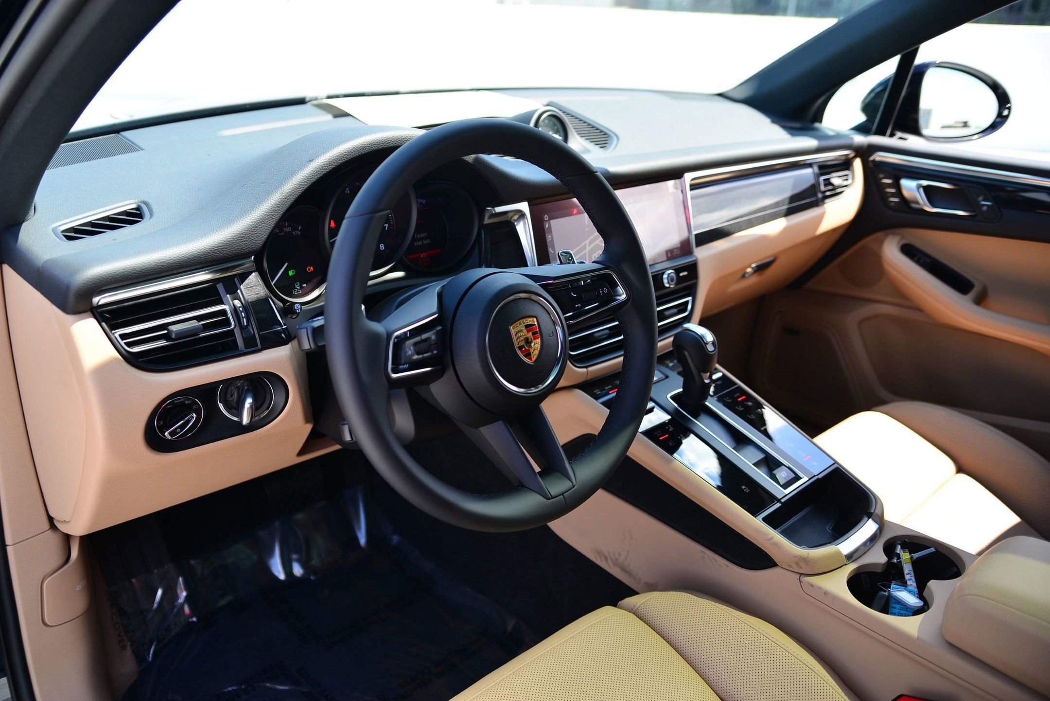 Used 2025 Porsche Macan image 33