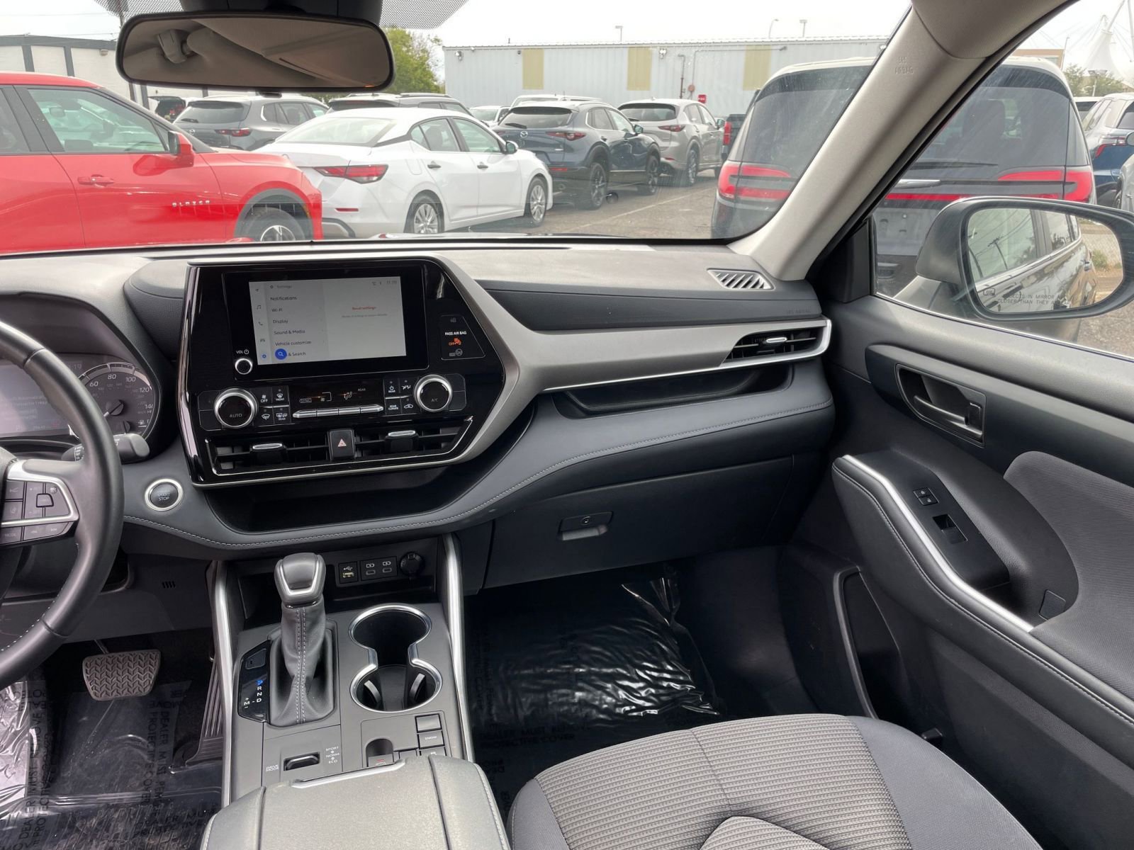 Used 2025 Toyota Highlander LE image 37