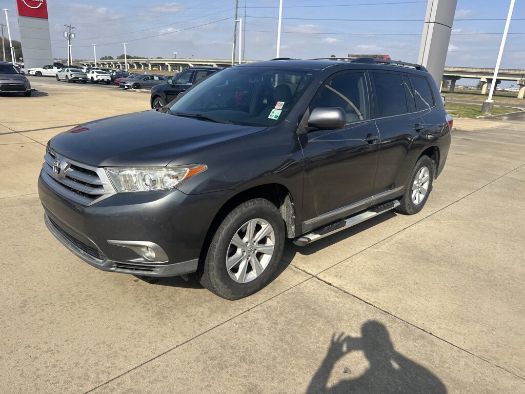 Used 2013 Toyota Highlander Base Plus image 2