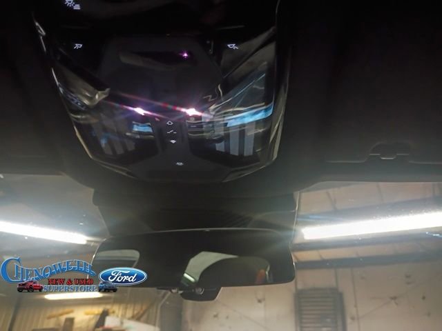 Used 2023 BMW 740i w/ Parking Assistance Package image 16