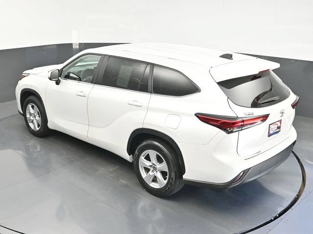 Used 2023 Toyota Highlander L FWD image 32