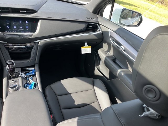 New 2025 Cadillac XT6 Luxury image 34
