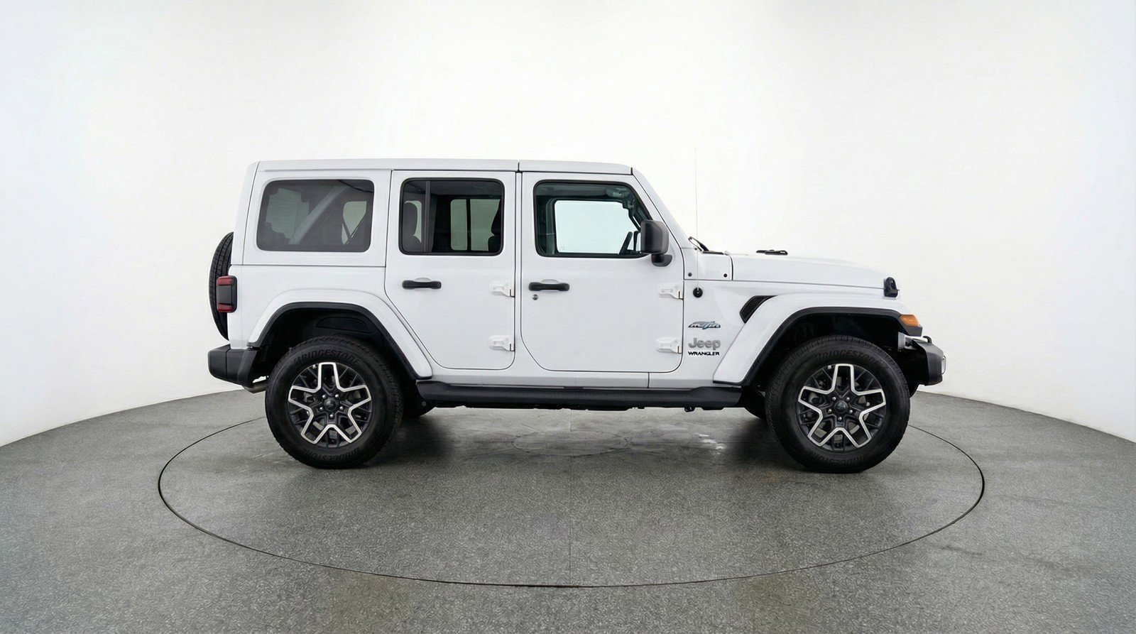 Used 2025 Jeep Wrangler Sahara AWD/4WD image 11