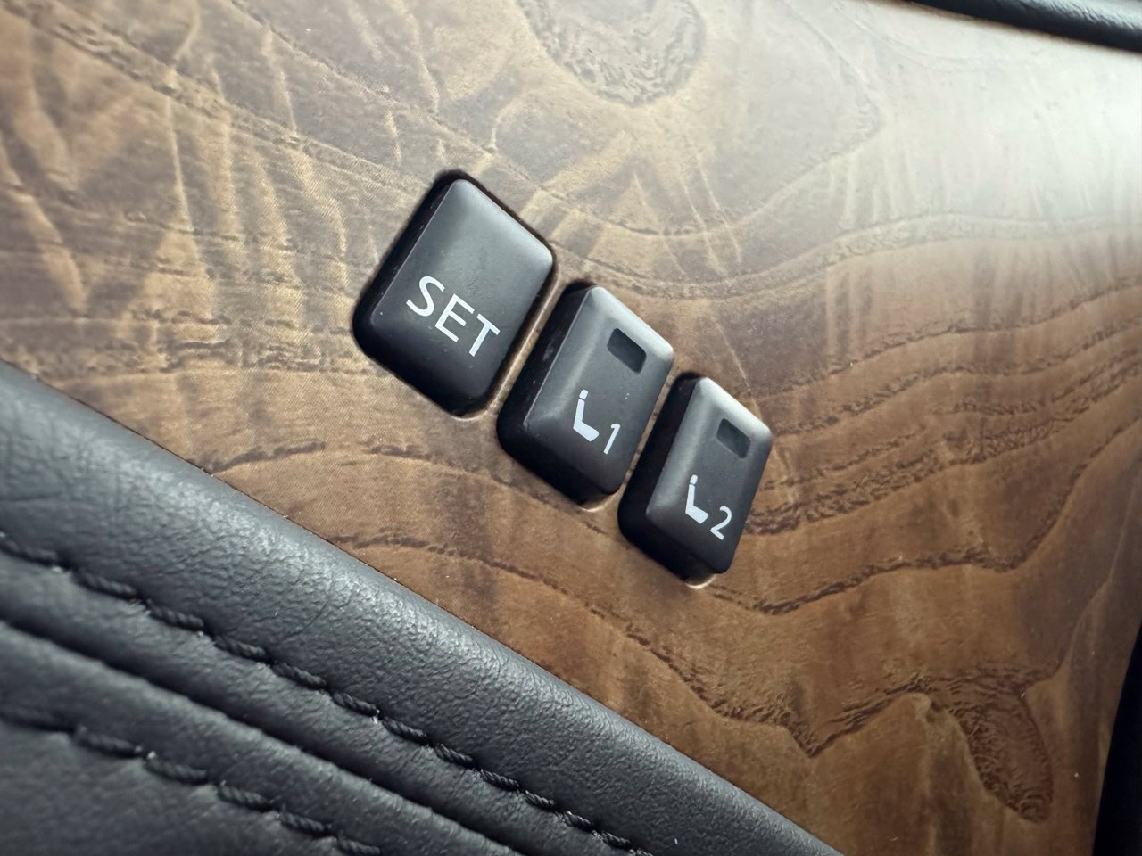 Used 2024 Nissan Armada SL w/ Captain's Chairs Package AWD/4WD image 30