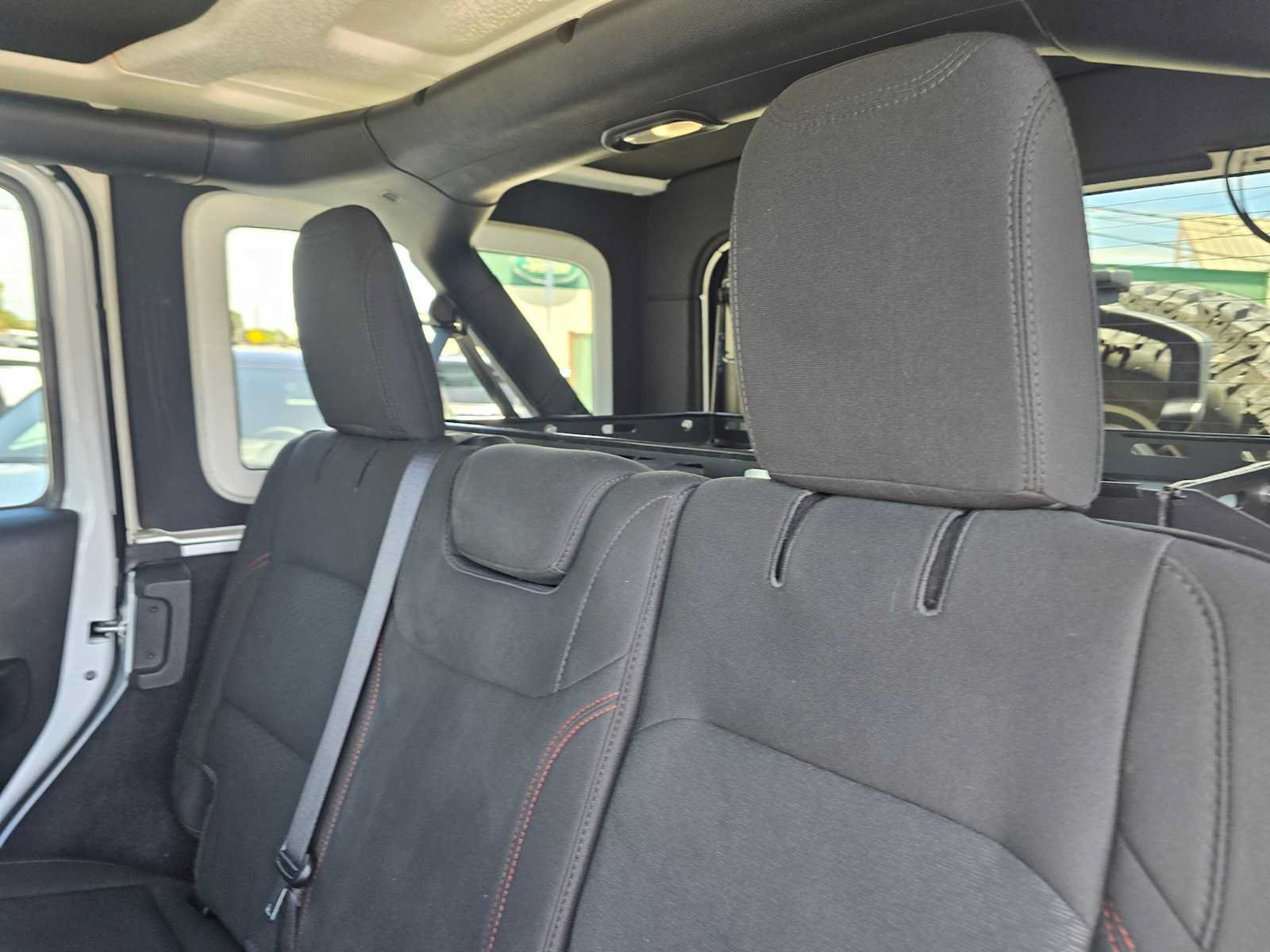 Used 2021 Jeep Wrangler Unlimited Rubicon w/ Cold Weather Group AWD/4WD image 18
