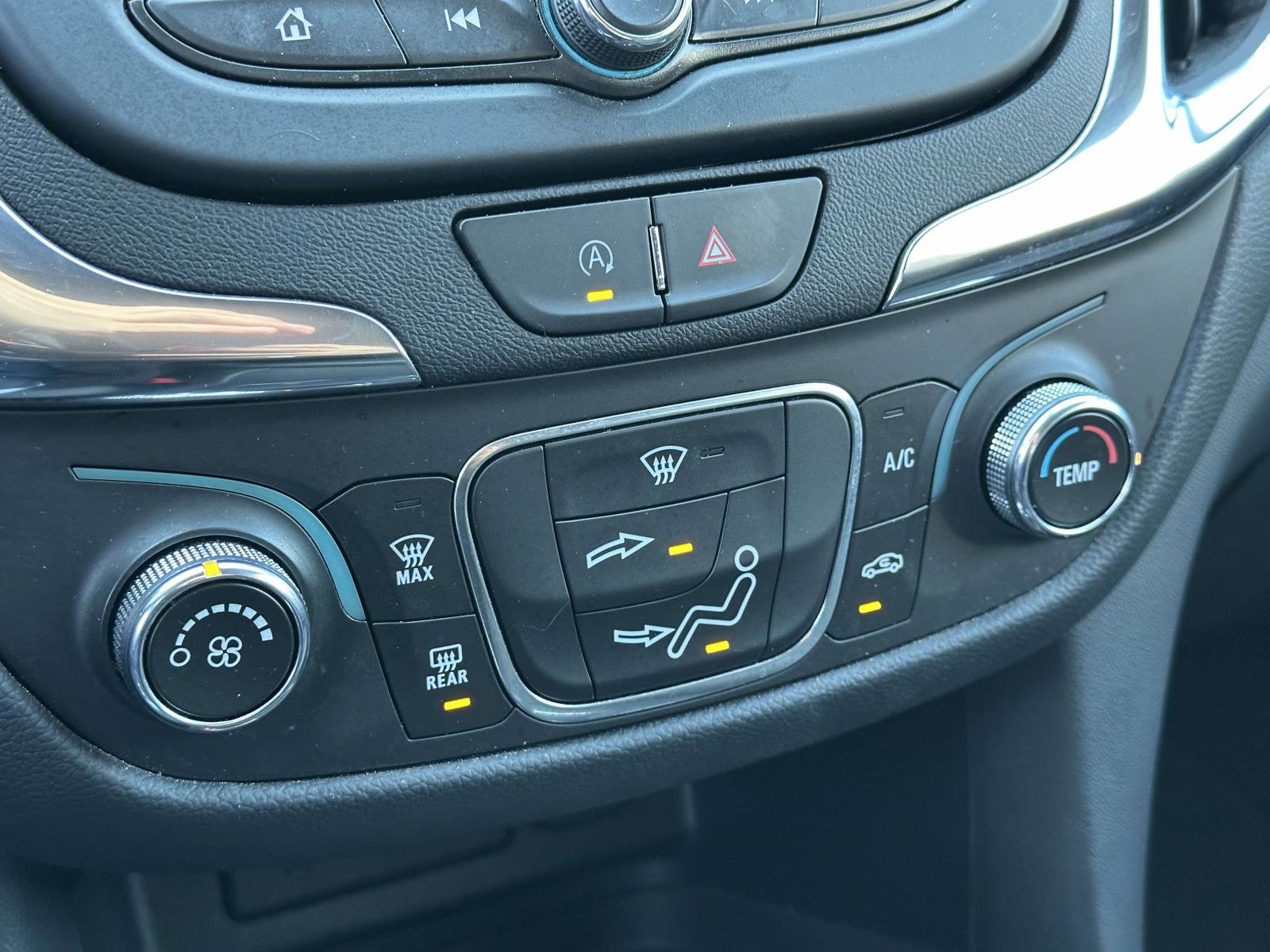 Used 2023 Chevrolet Equinox LT image 29