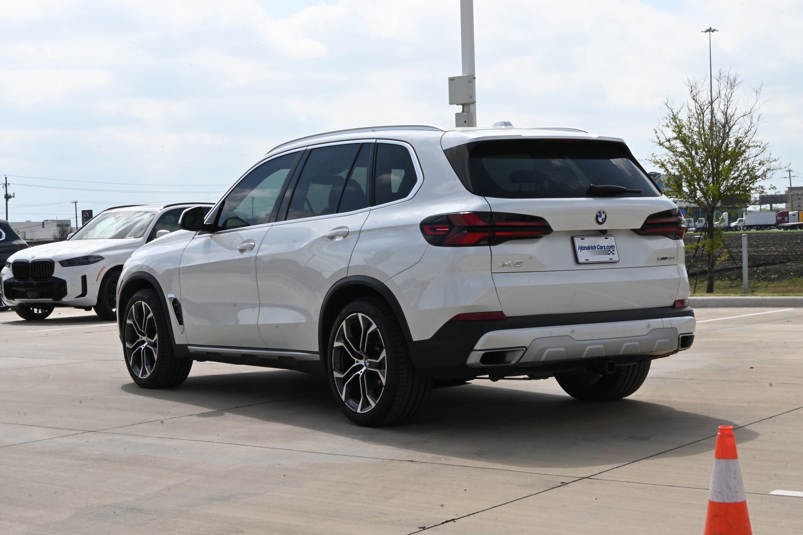 Certified 2025 BMW X5 xDrive40i w/ Premium Package image 7
