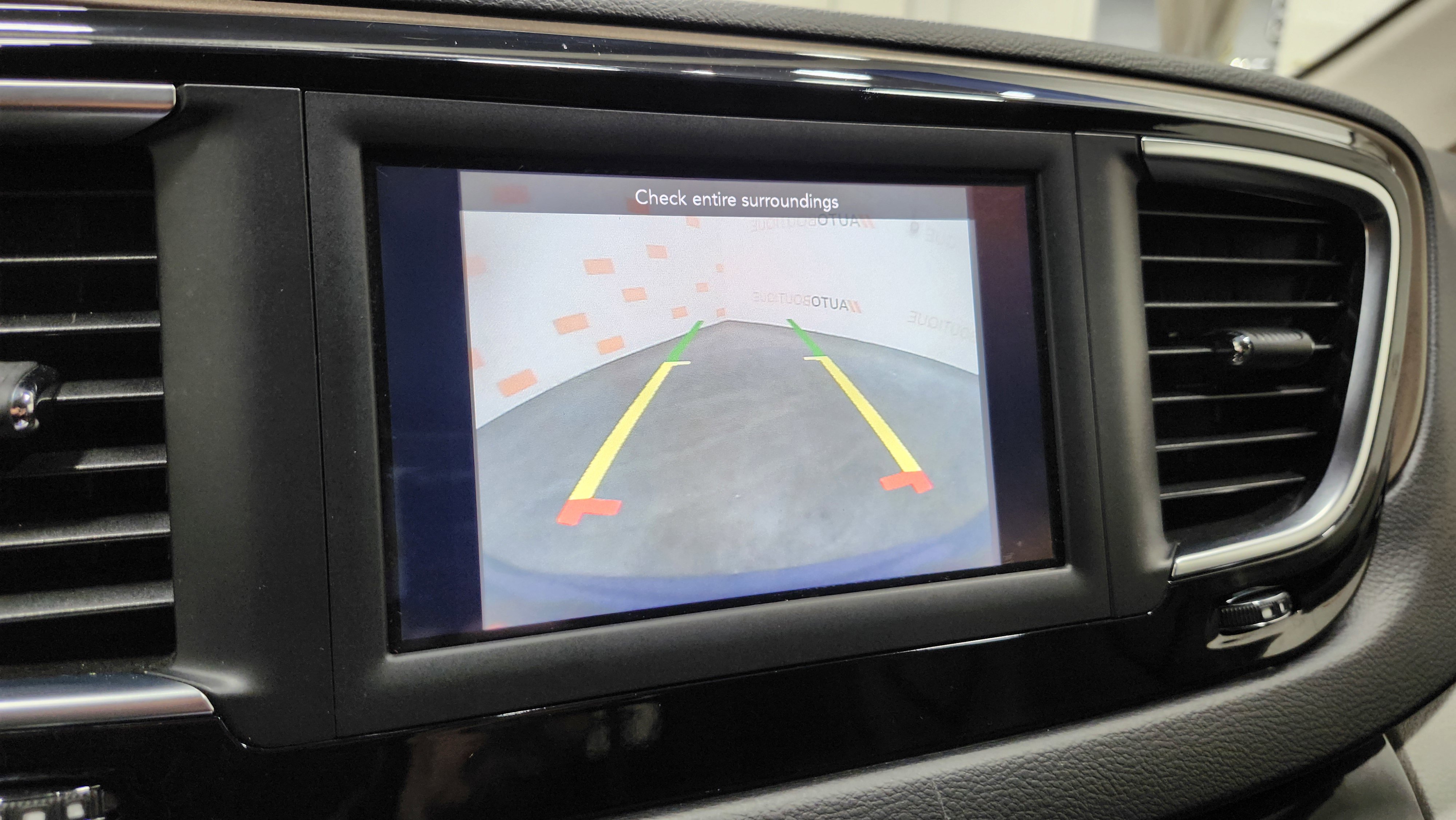 Used 2018 Chrysler Pacifica Touring-L image 2