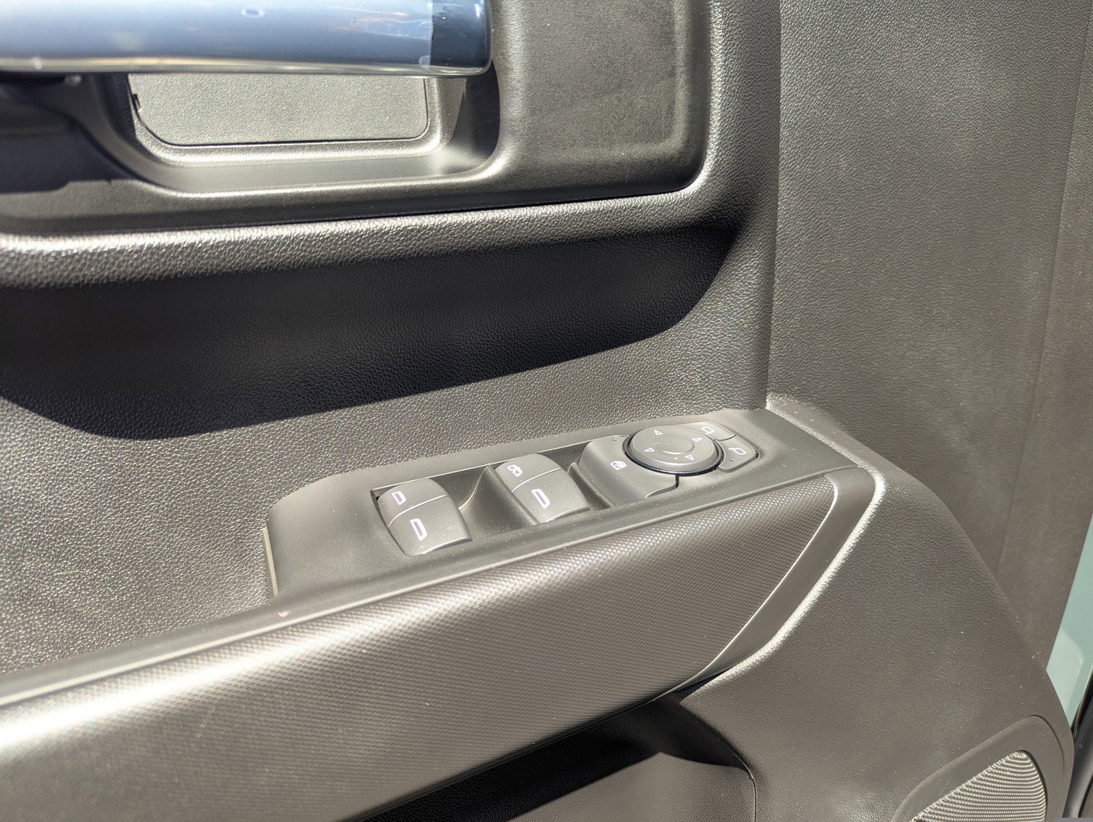 Certified 2026 Chevrolet Silverado 1500 Custom Trail Boss w/ LPO, Dark Essentials Package image 28