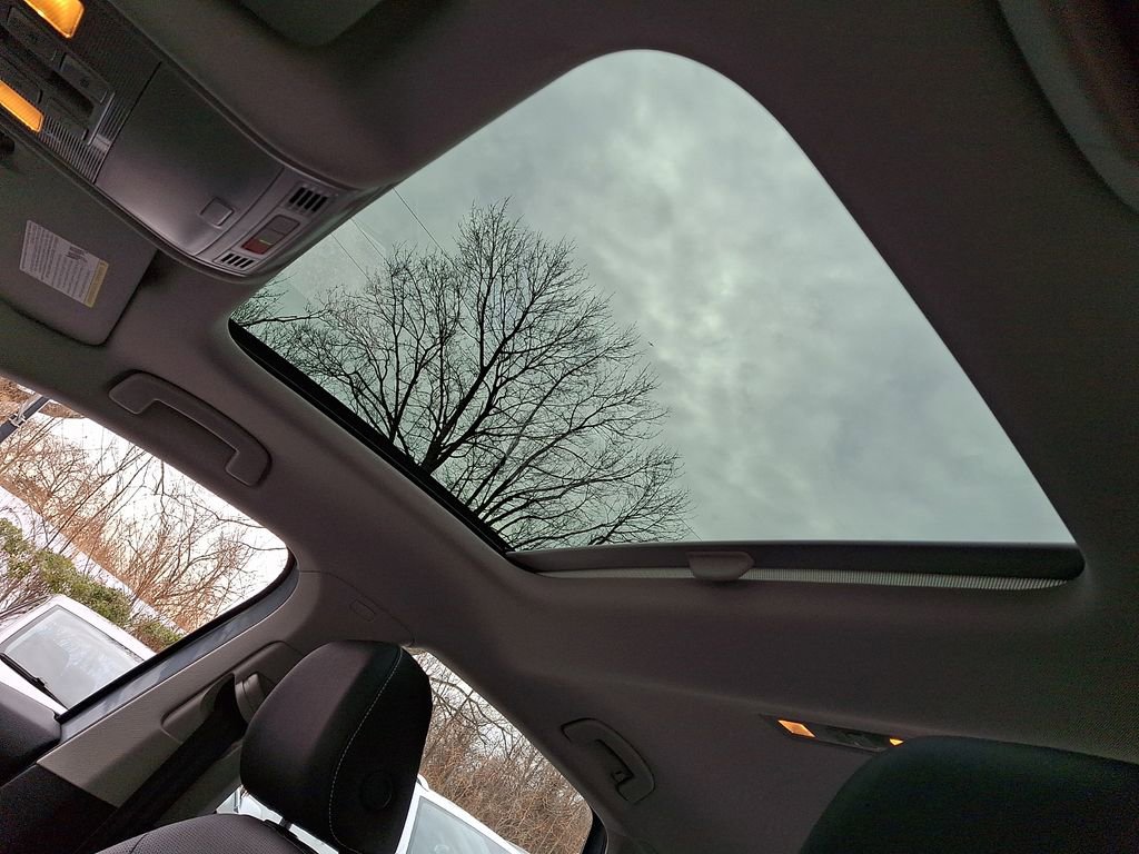 Certified 2025 Volkswagen Jetta SEL image 16