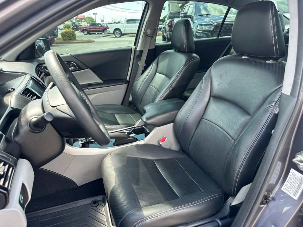 Used 2017 Honda Accord LX image 24