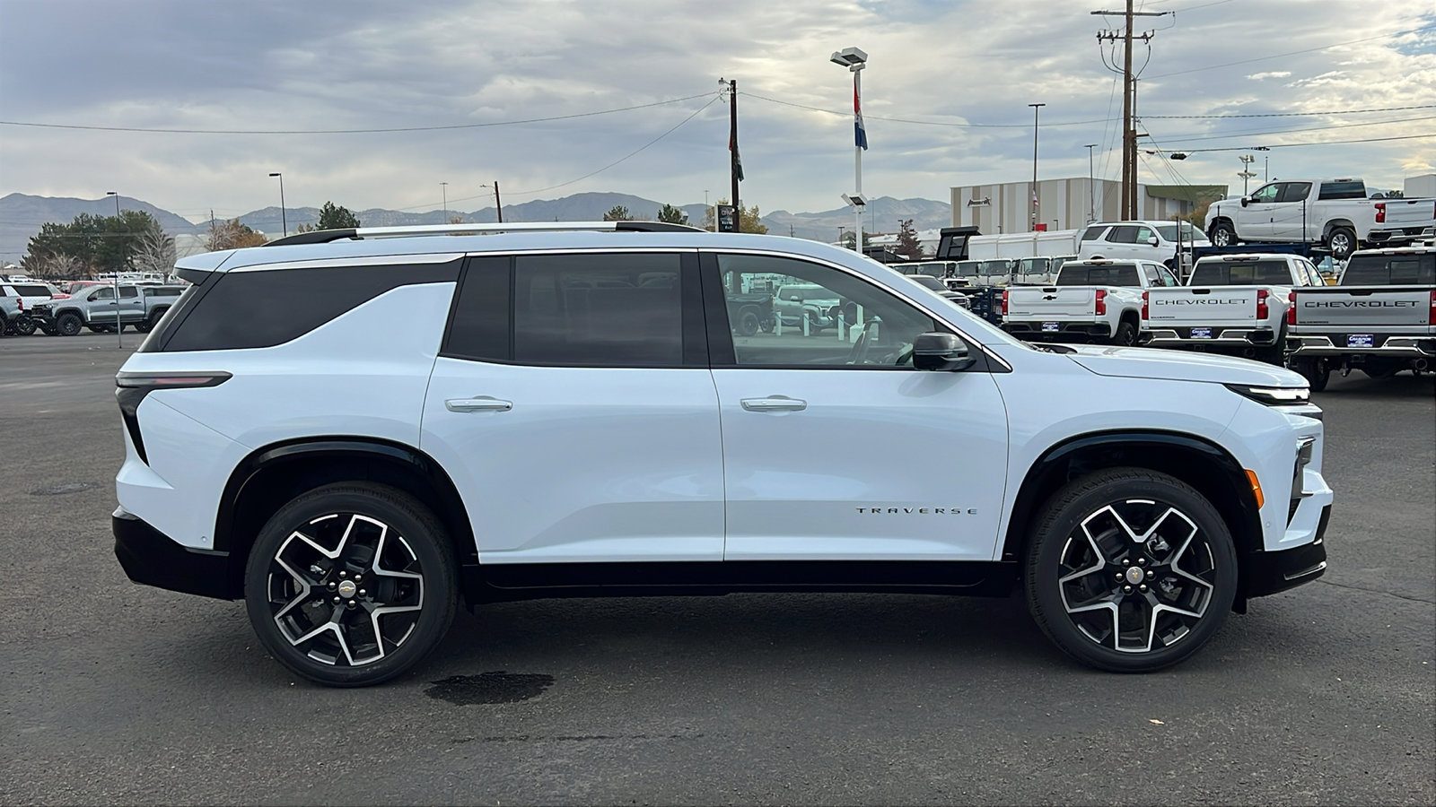 New 2026 Chevrolet Traverse High Country w/ LPO, Floor Liner Package image 4