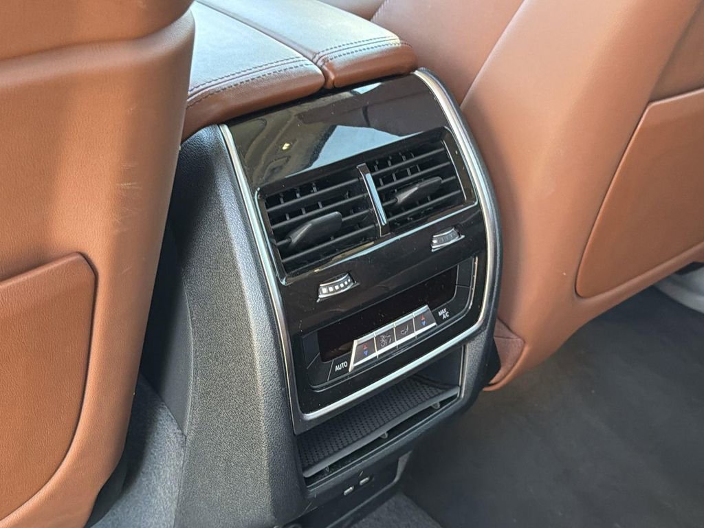 Used 2023 BMW X7 xDrive40i image 27