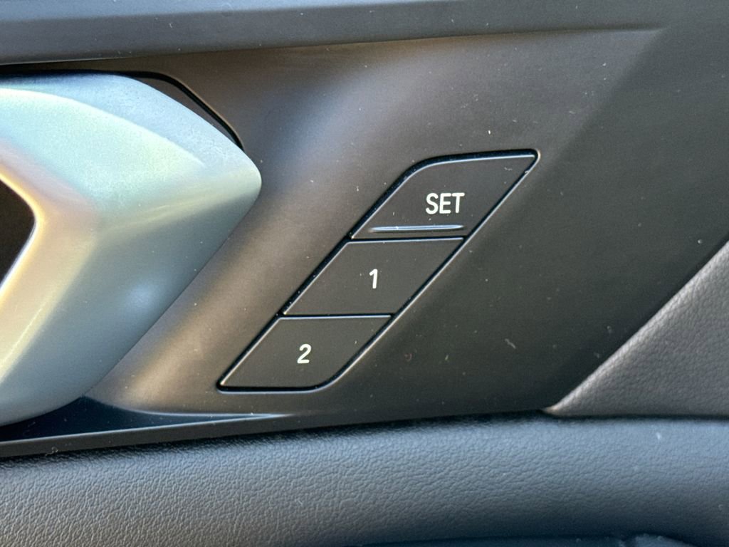 Used 2023 BMW X5 xDrive40i w/ M Sport Package image 22