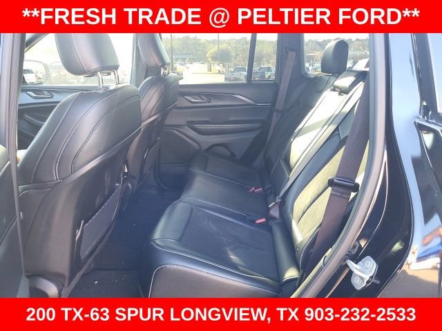 Used 2025 Jeep Grand Cherokee Altitude image 8