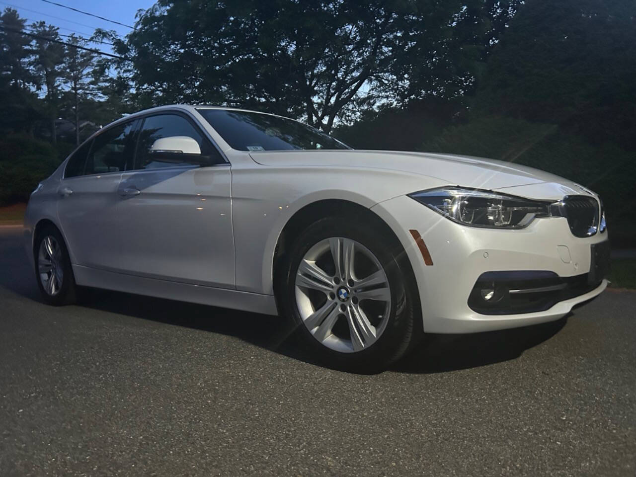 Used 2018 BMW 330i xDrive Sedan w/ Premium Package AWD/4WD image 28