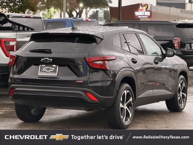 Used 2024 Chevrolet Trax RS w/ Driver Confidence Package FWD image 4