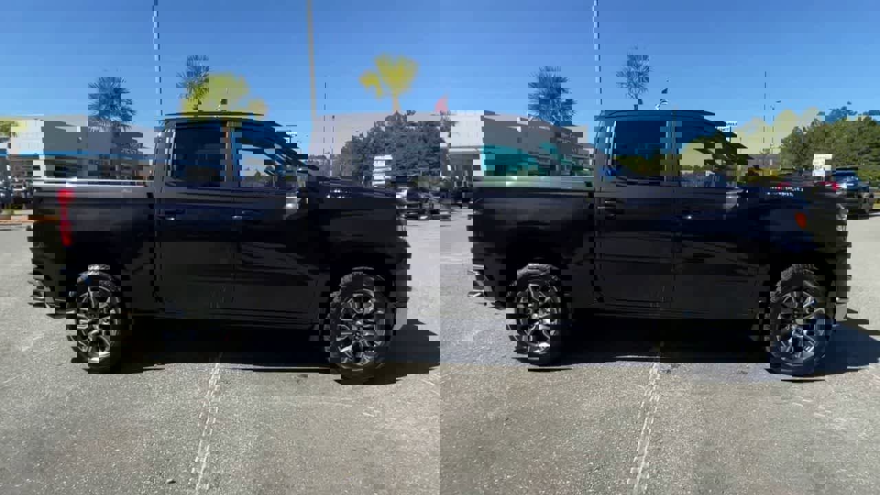 Used 2022 Chevrolet Silverado 1500 LT w/ Protection Package image 2