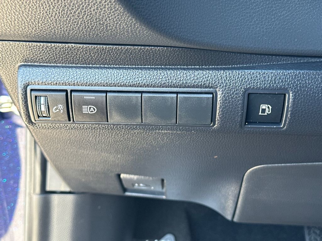 Used 2023 Toyota Corolla LE w/ Carpet Mat Package (TMS) image 17
