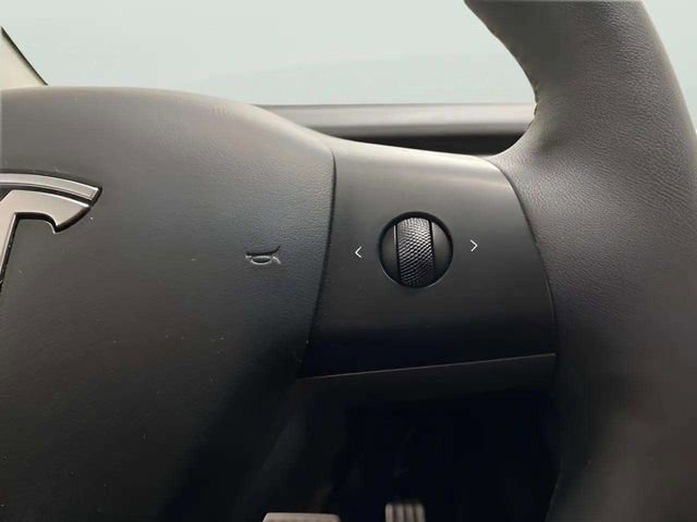 Used 2023 Tesla Model Y Performance image 29