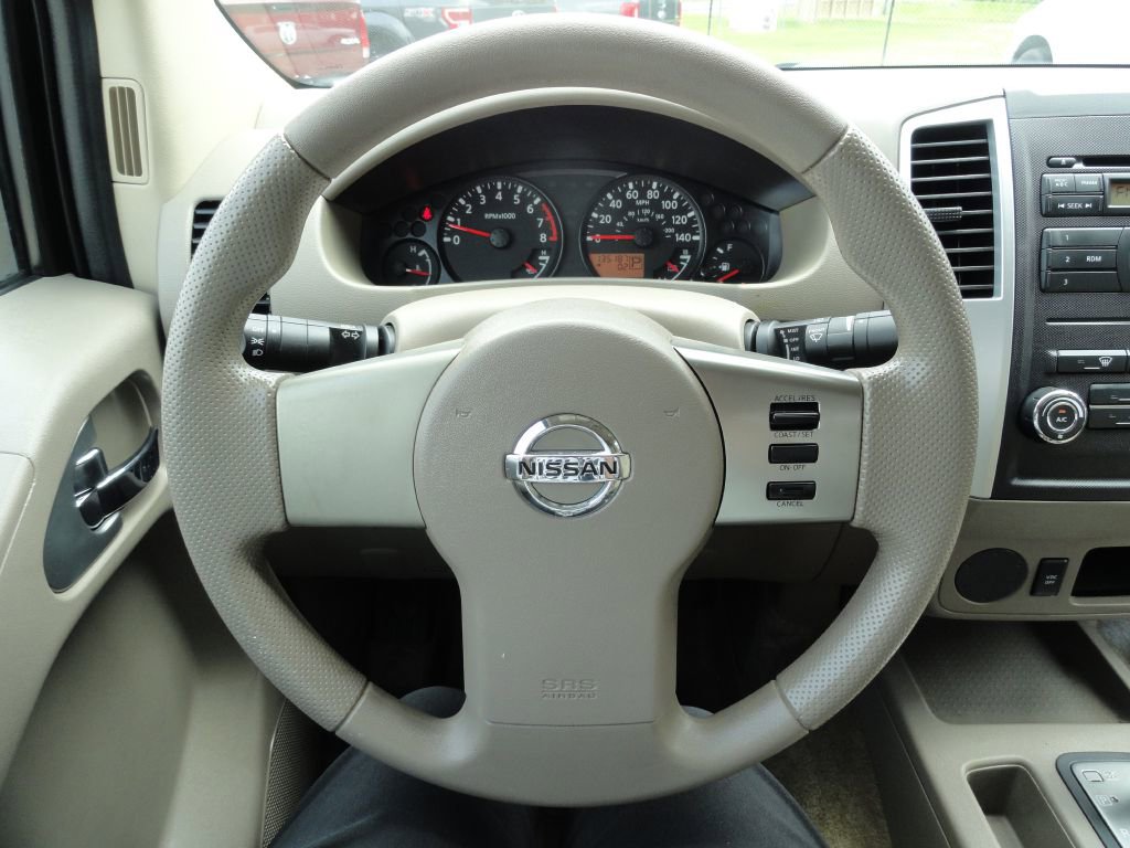 Used 2010 Nissan Frontier SE RWD image 13
