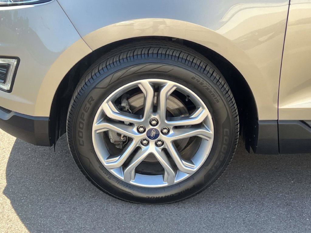 Used 2018 Ford Edge Titanium w/ Ford Safe & Smart Package AWD/4WD image 11