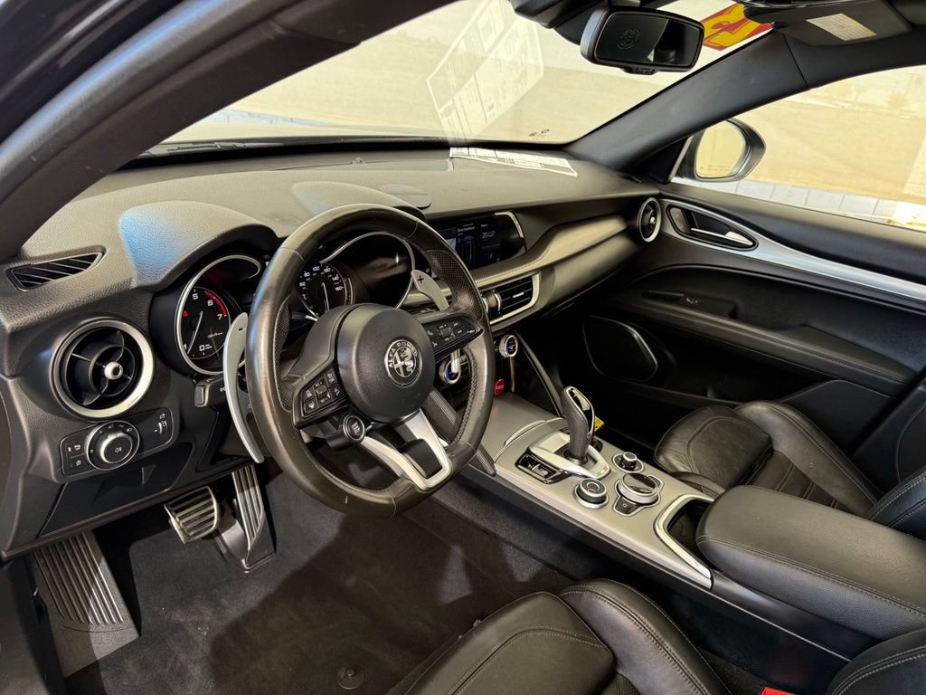 Used 2023 Alfa Romeo Stelvio Veloce AWD/4WD image 29
