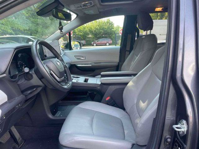 Certified 2025 Toyota Sienna XLE FWD image 17