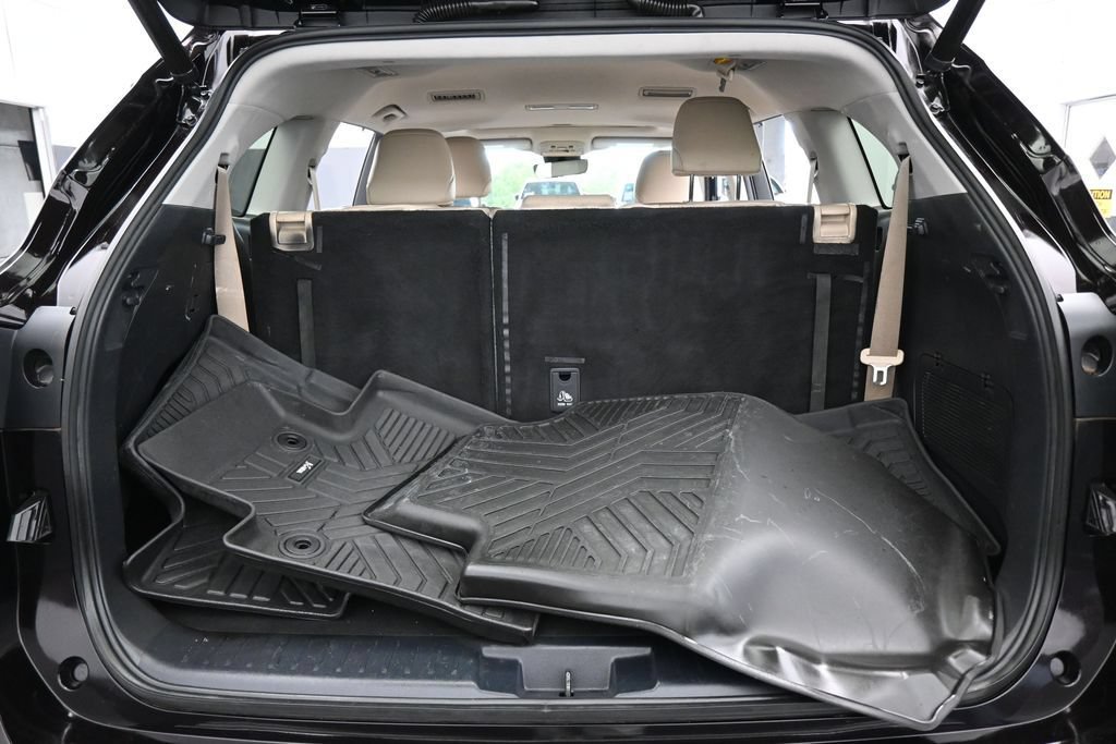 Used 2022 Toyota Highlander XLE FWD image 36