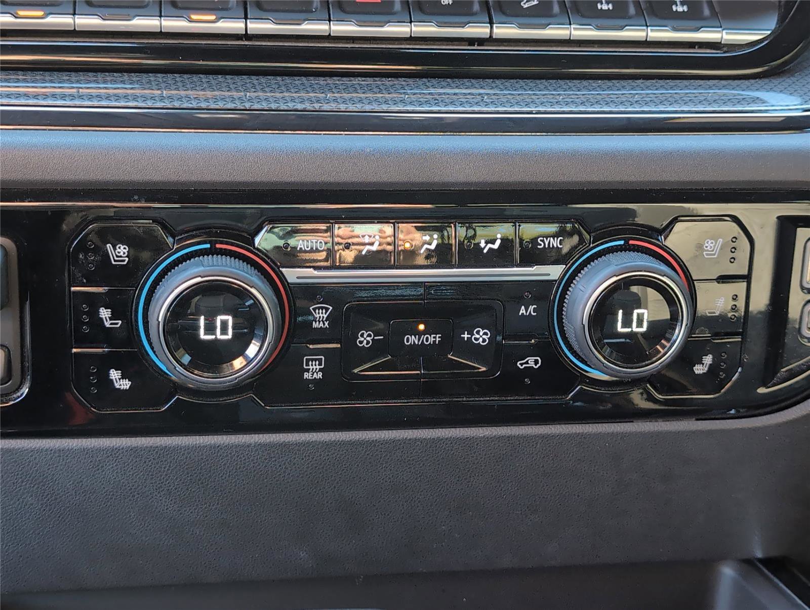 Used 2022 Chevrolet Silverado 1500 ZR2 image 17