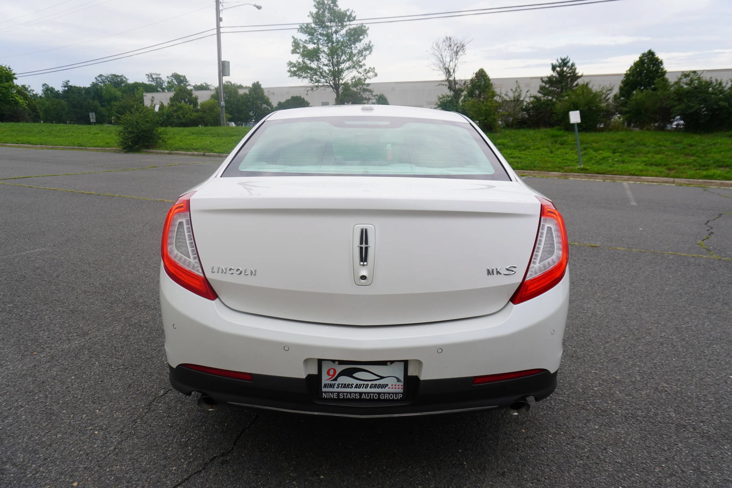 Used 2013 Lincoln MKS FWD image 6