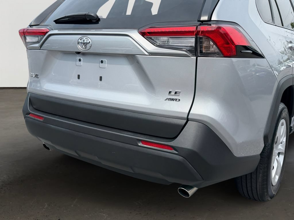Used 2025 Toyota RAV4 LE AWD/4WD image 10