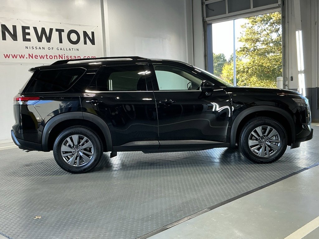 Used 2025 Nissan Pathfinder SV image 39