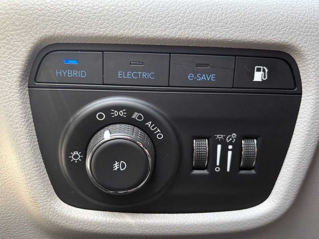Used 2022 Jeep Grand Cherokee Summit AWD/4WD image 3