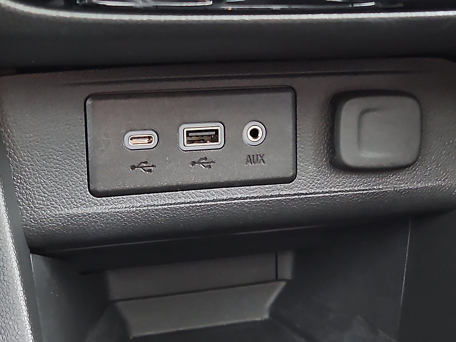 Certified 2023 Buick Encore GX Select w/ Experience Buick Package image 24