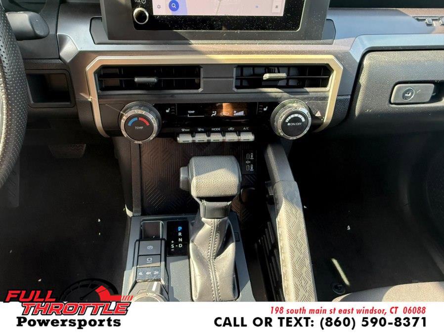 Used 2025 Toyota Tacoma SR5 AWD/4WD image 26