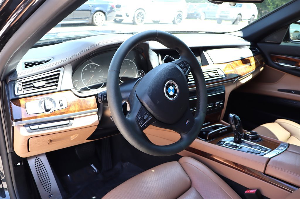 Used 2014 BMW 750Li xDrive AWD/4WD image 16