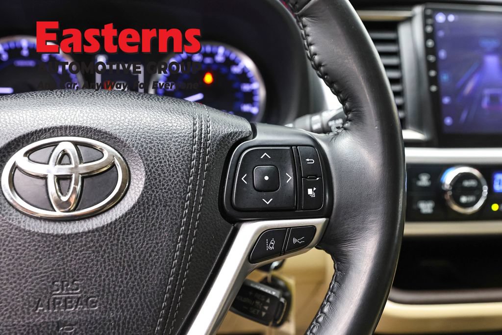 Used 2018 Toyota Highlander Plus AWD/4WD image 15