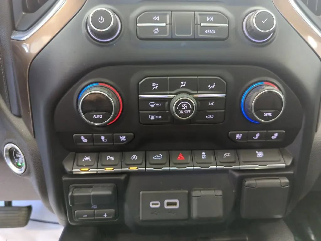 Used 2019 Chevrolet Silverado 1500 High Country w/ Technology Package AWD/4WD image 29