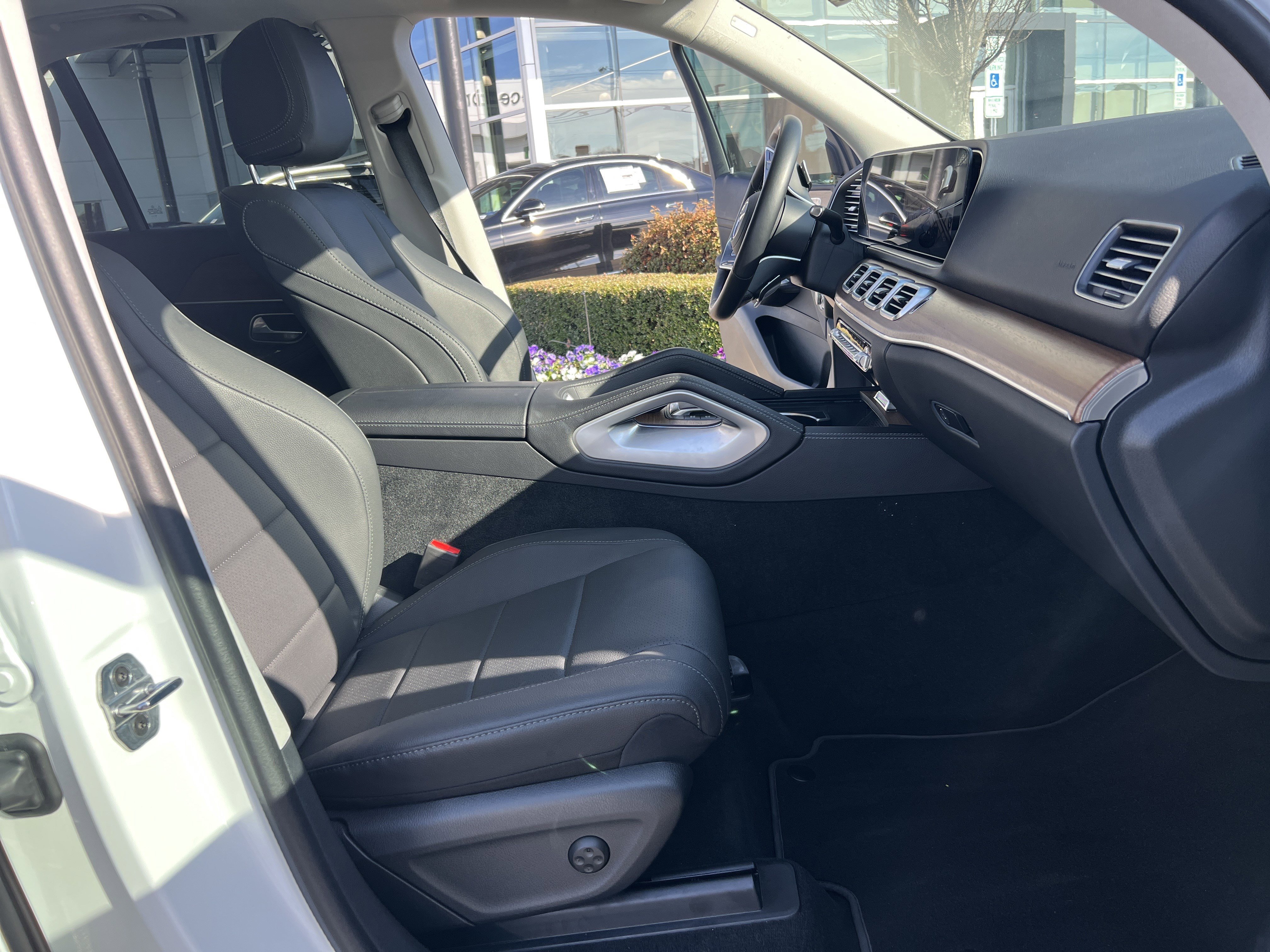 Used 2025 Mercedes-Benz GLE 350 4MATIC image 35