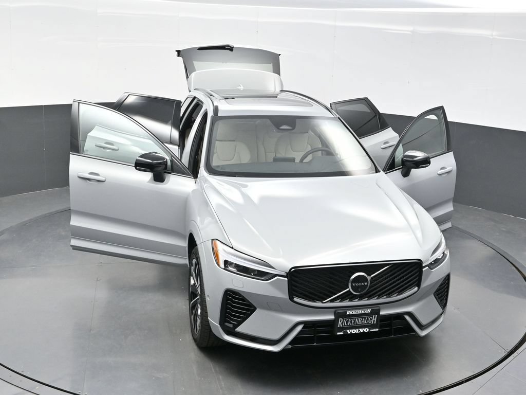 New 2026 Volvo XC60 T8 Plus w/ Climate Package PRO AWD/4WD image 38