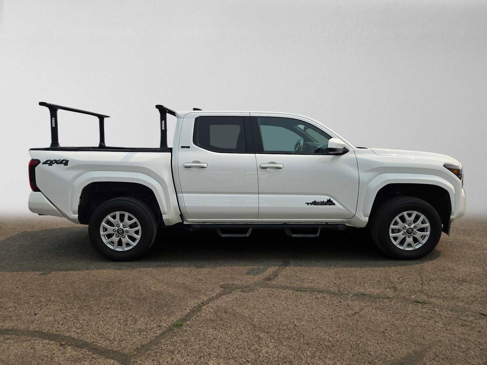 Used 2024 Toyota Tacoma SR5 w/ SR5 Upgrade Package AWD/4WD image 2