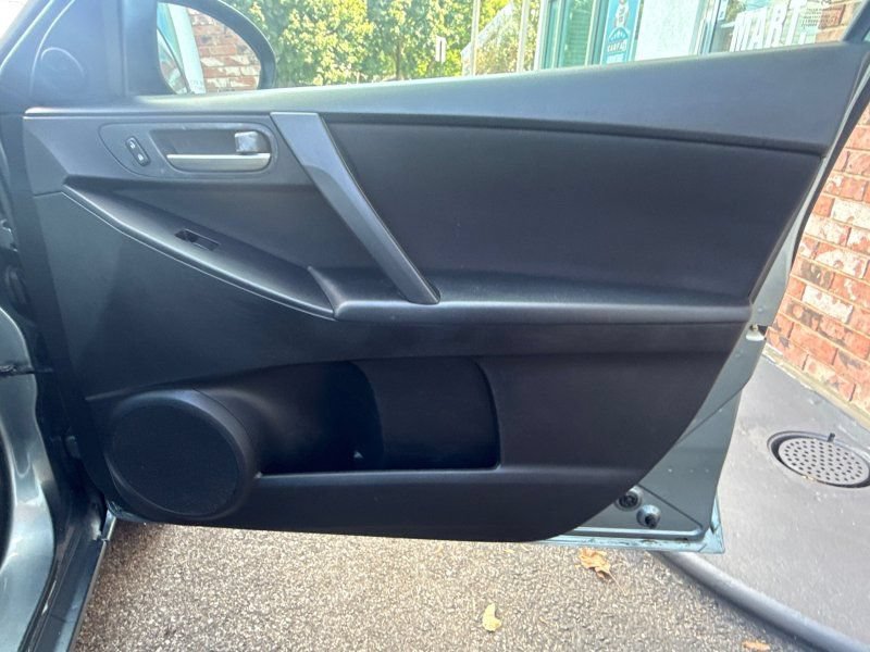 Used 2012 MAZDA MAZDA3 i Touring FWD image 15