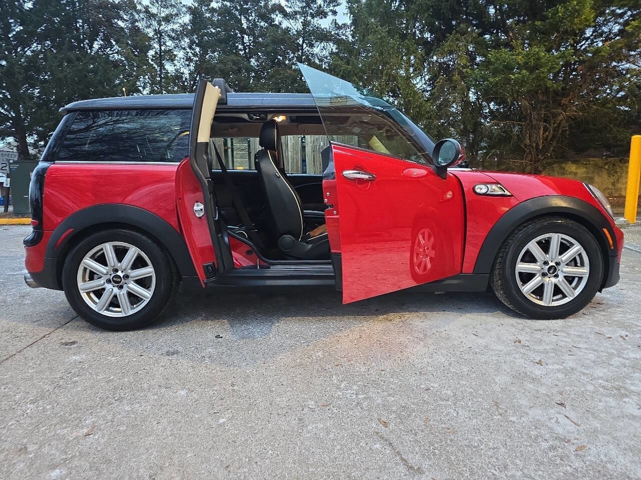 Used 2012 MINI Cooper Clubman S w/ Technology Pkg image 3
