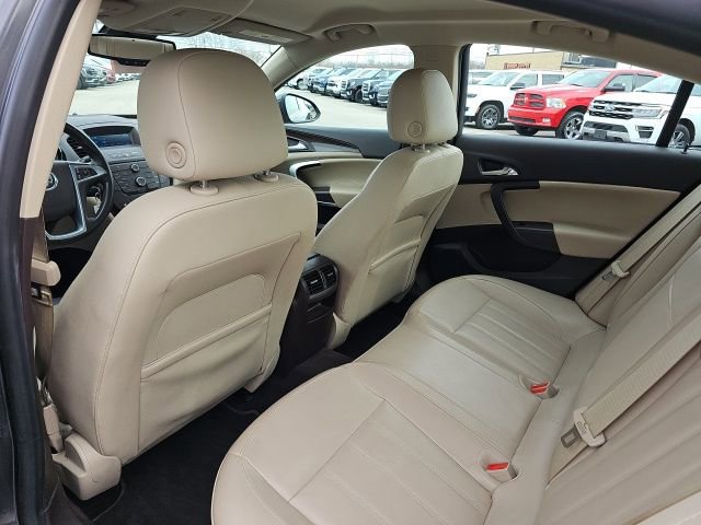 Used 2011 Buick Regal CXL image 21