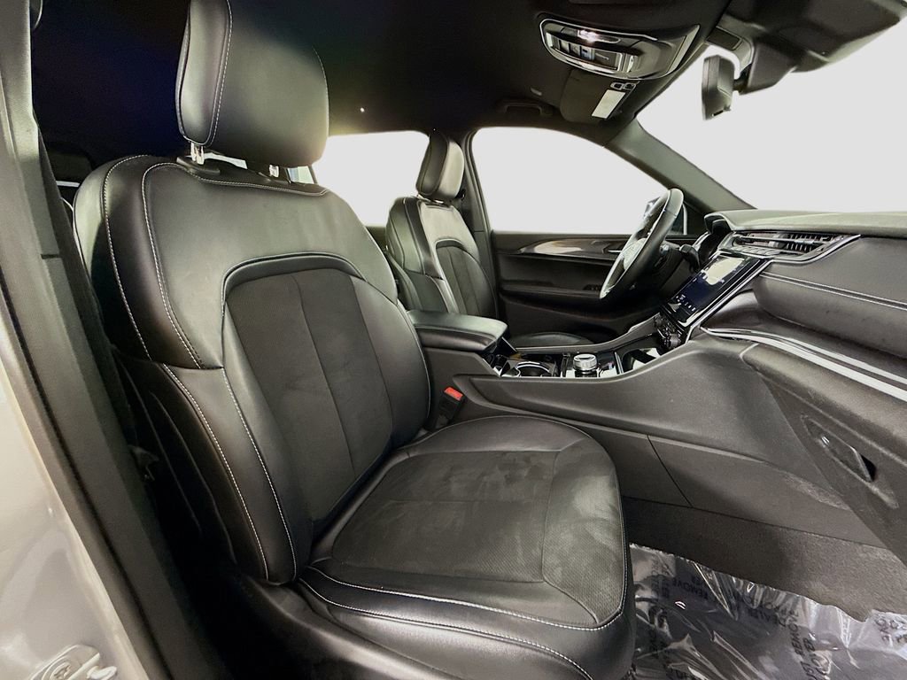 Used 2021 Jeep Grand Cherokee L Laredo image 16