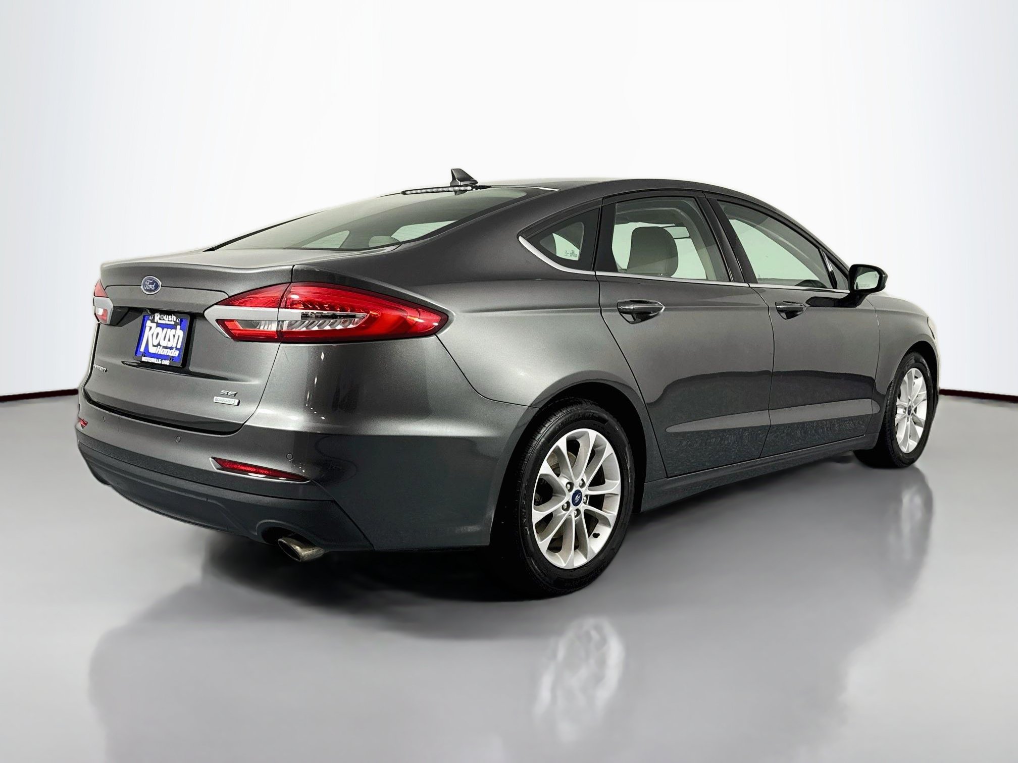 Used 2019 Ford Fusion SE FWD image 5